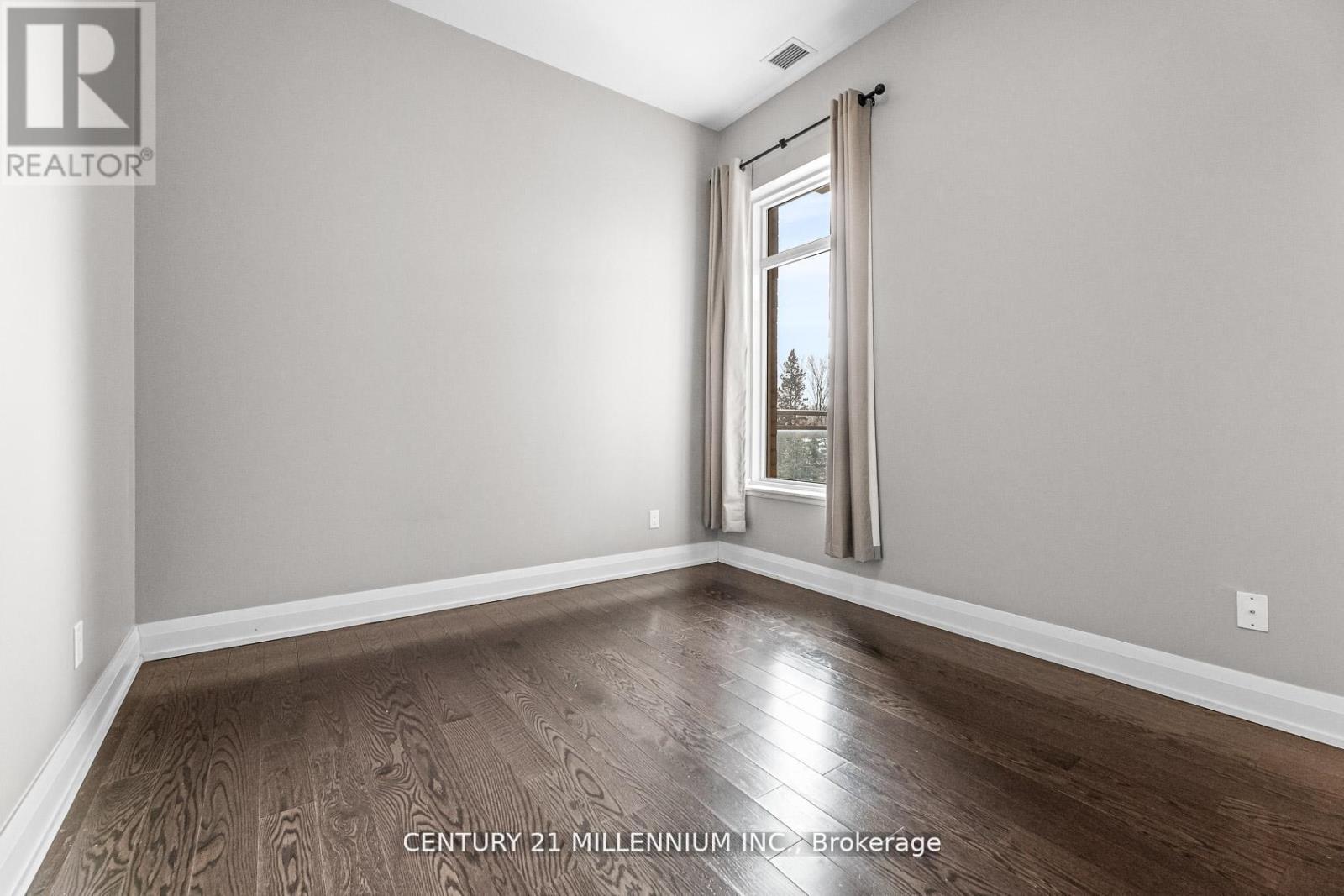 #419 15277 YONGE STREET - 18