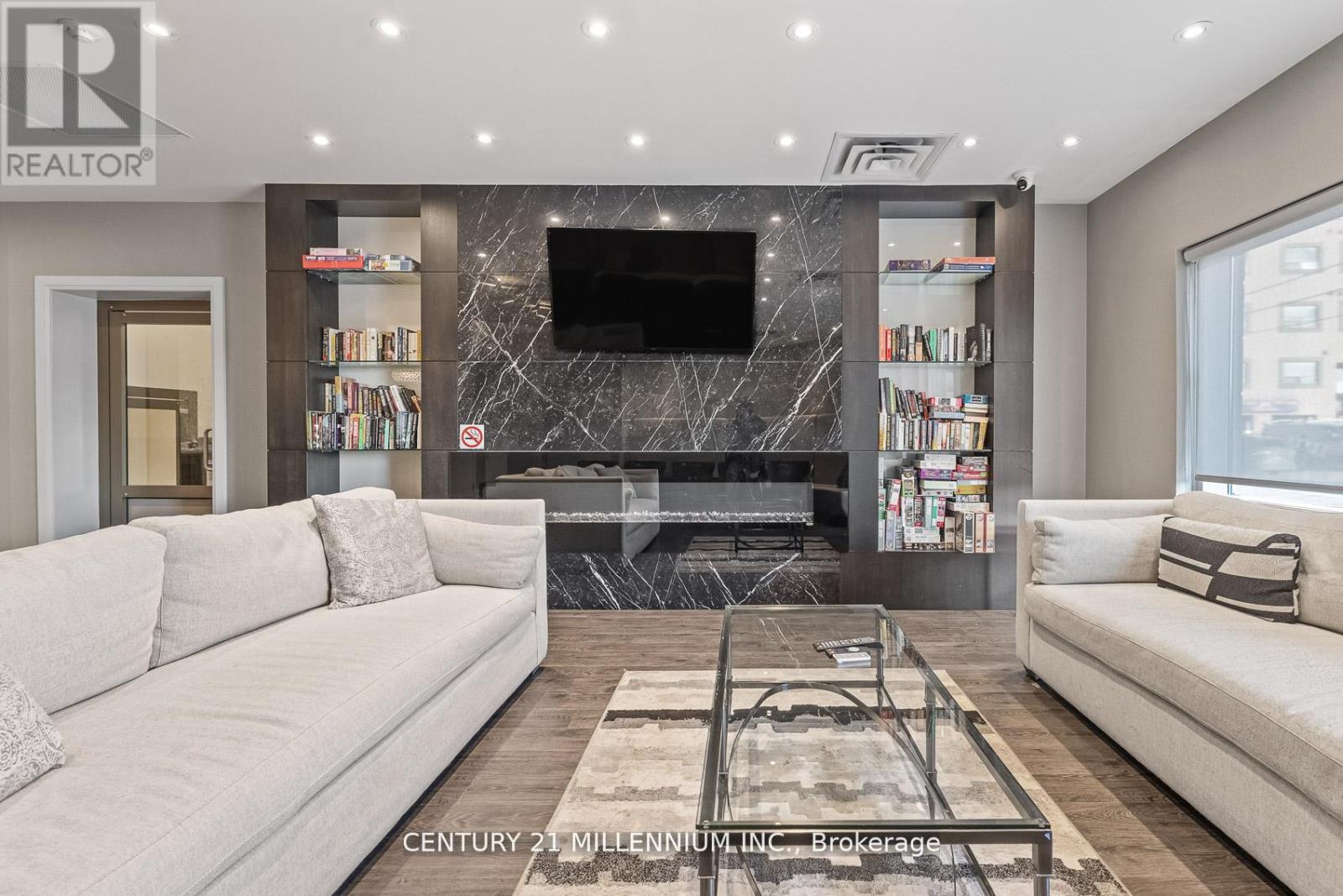 #419 15277 YONGE STREET - 30