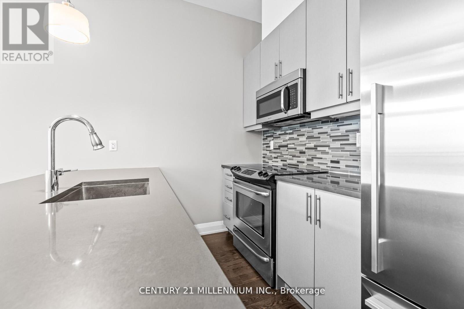 #419 15277 YONGE STREET - 7