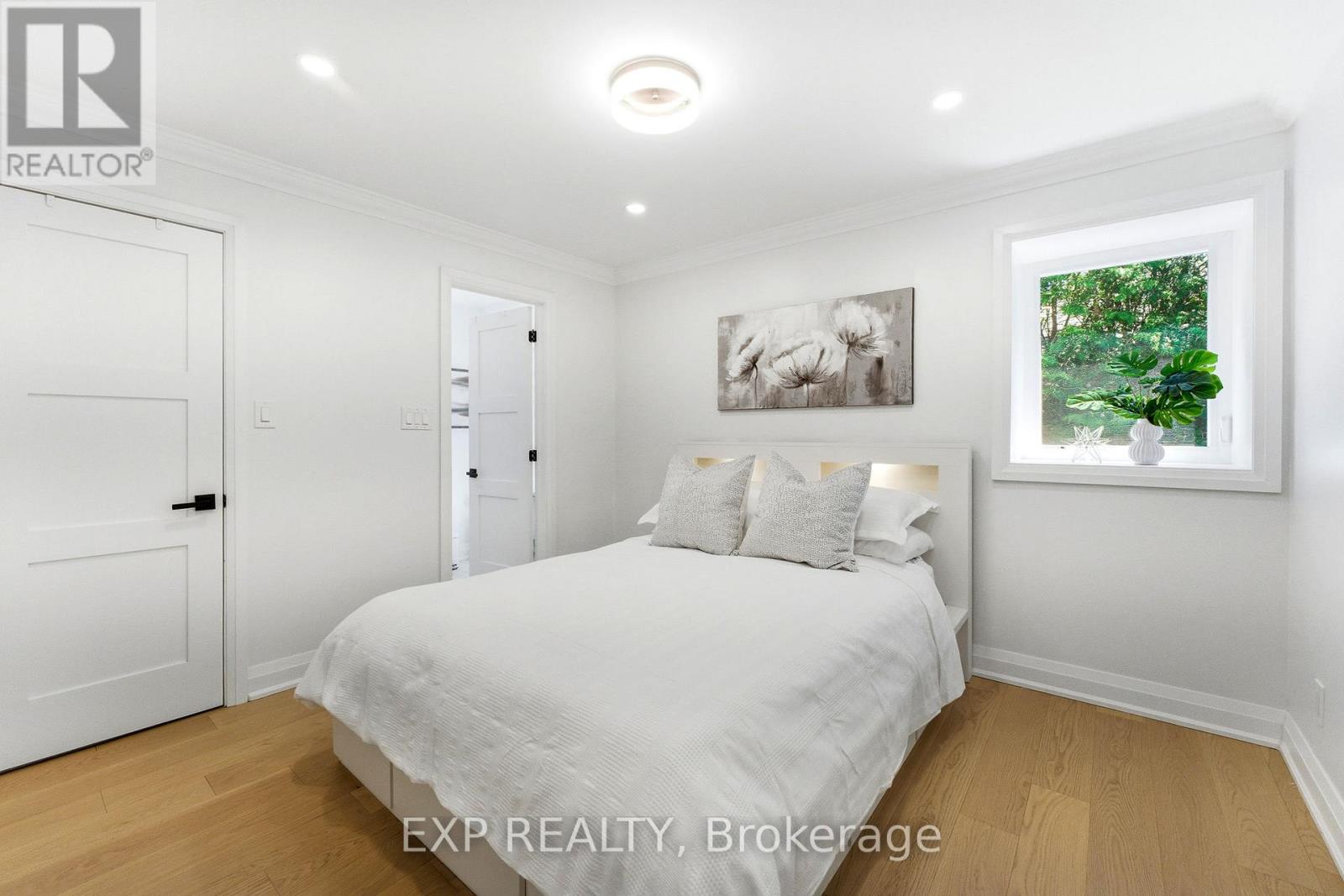 32 FARLEY CIRCLE - 26