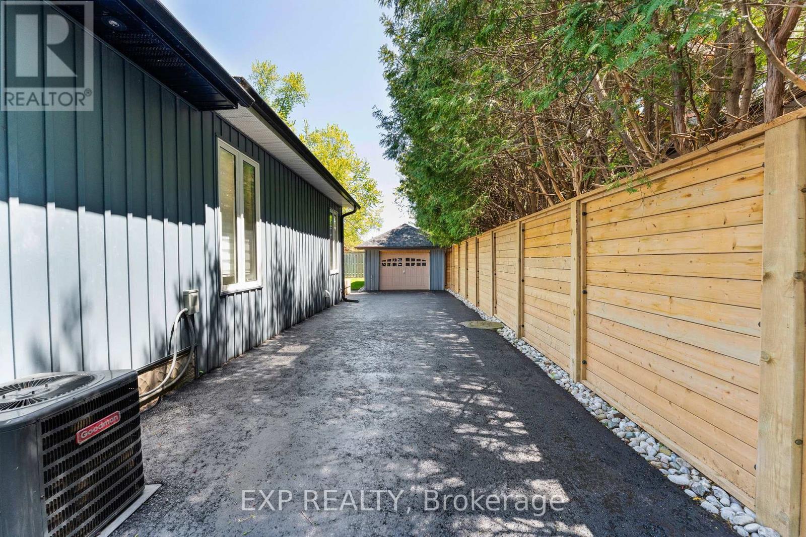 32 FARLEY CIRCLE - 35