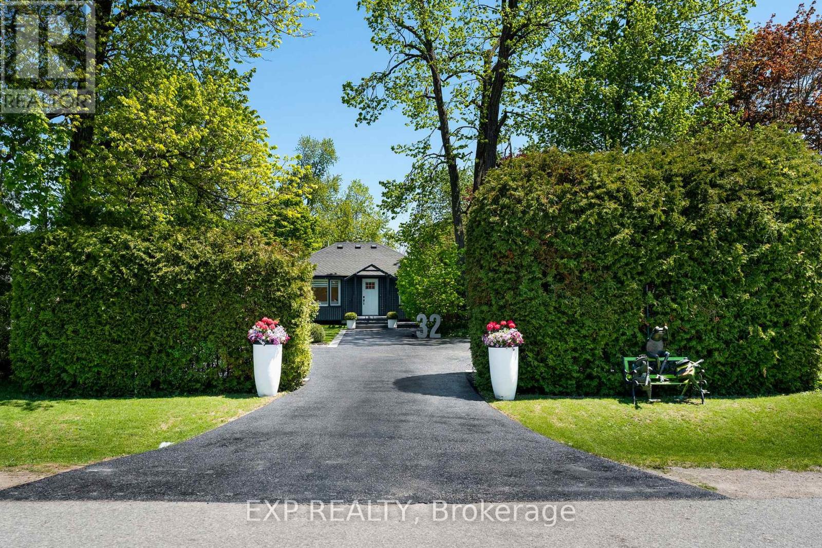 32 FARLEY CIRCLE - 4