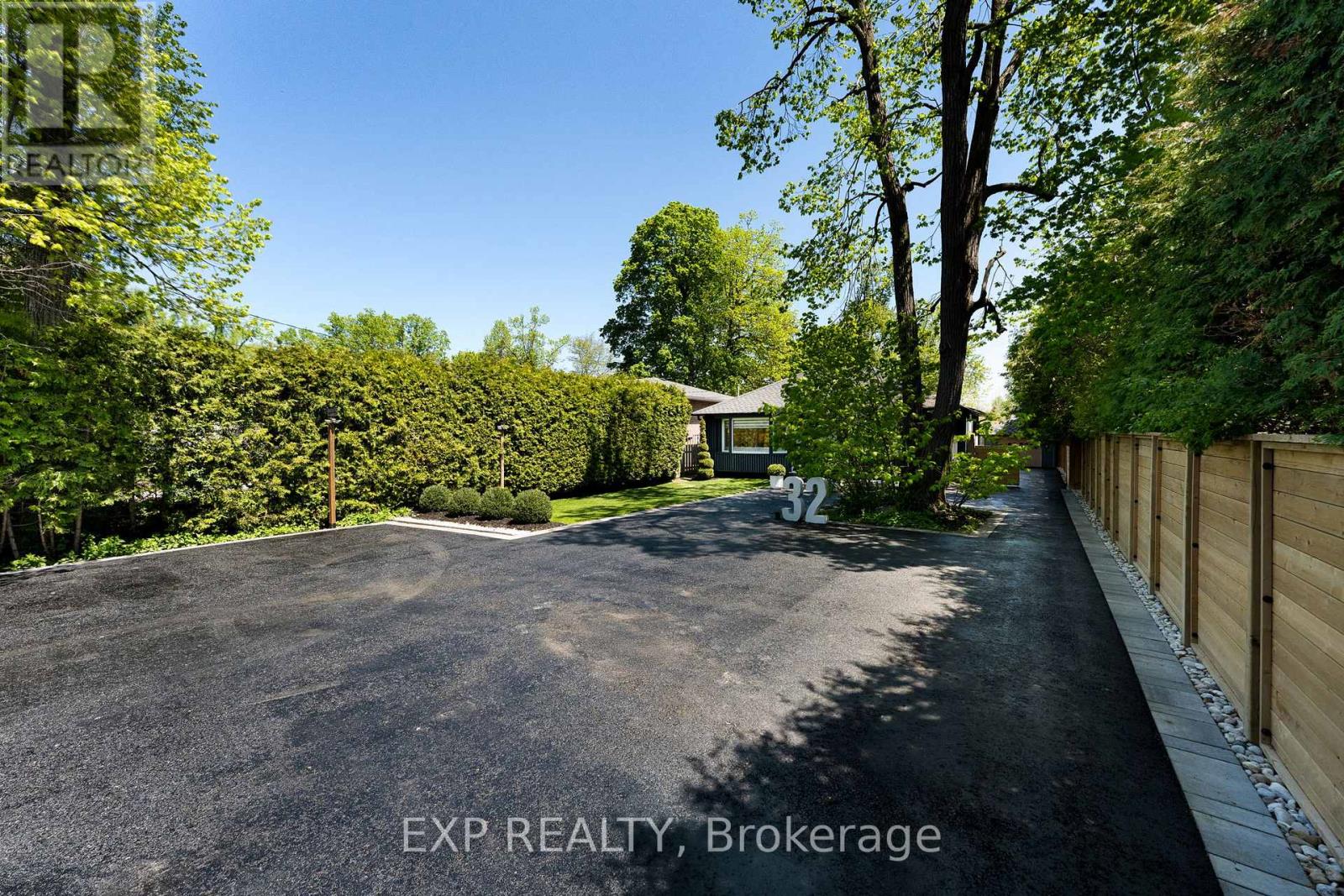 32 FARLEY CIRCLE - 6