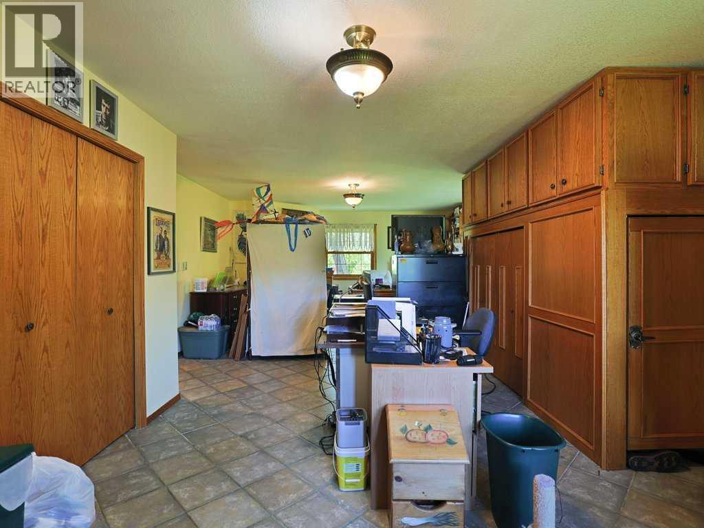 4221 6 Highway — photo 14