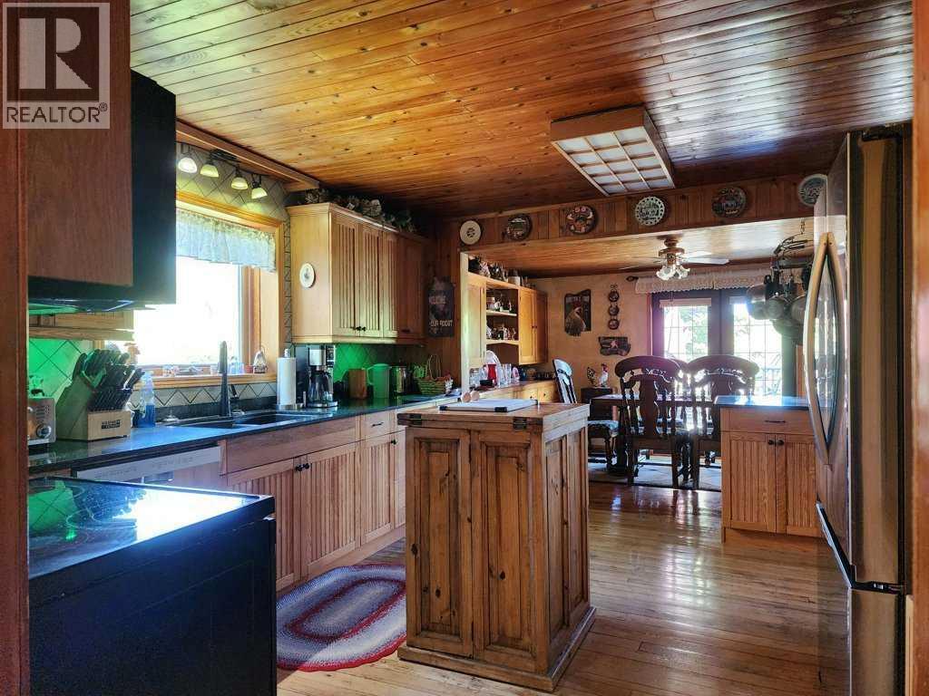 4221 6 Highway — photo 9
