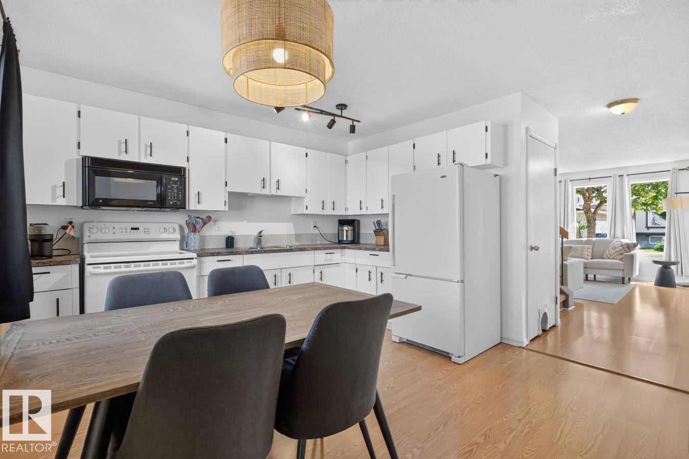 15614 83 ST NW - 11