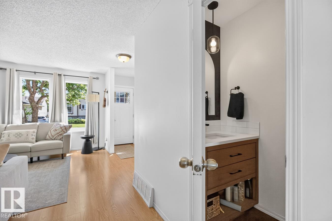 15614 83 ST NW - 15
