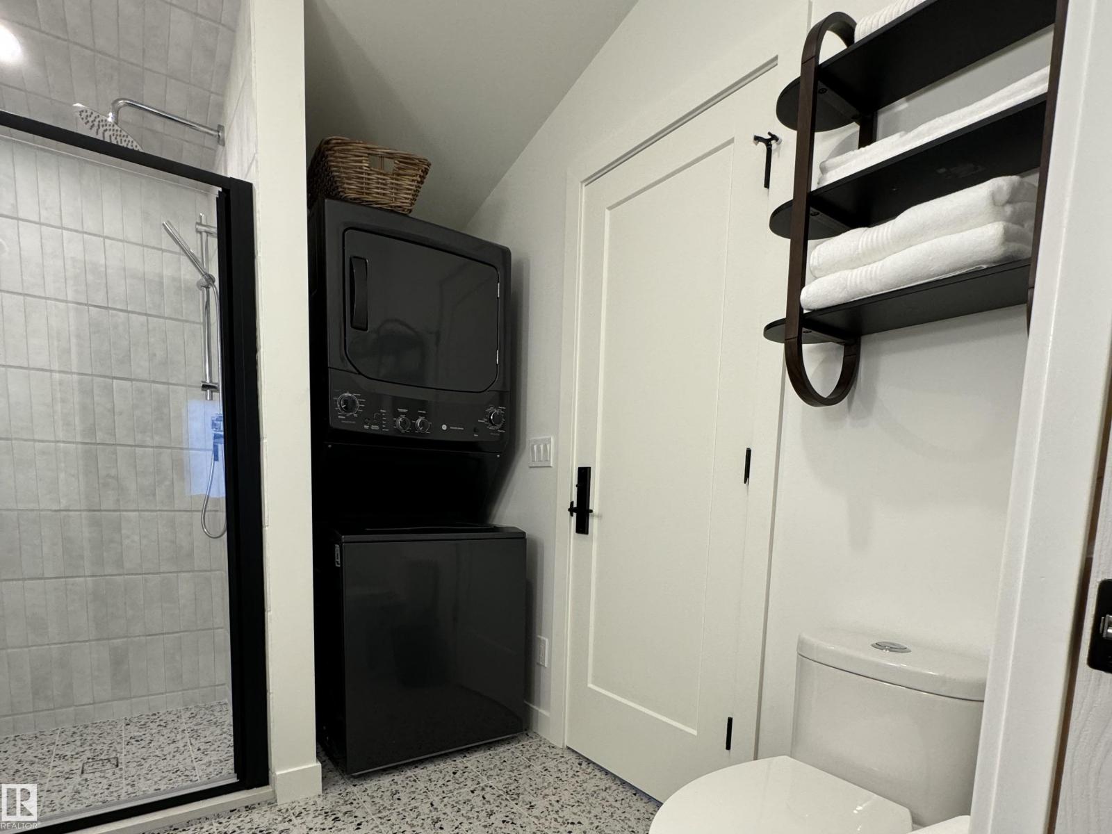 8102 92 AV NW — photo 35