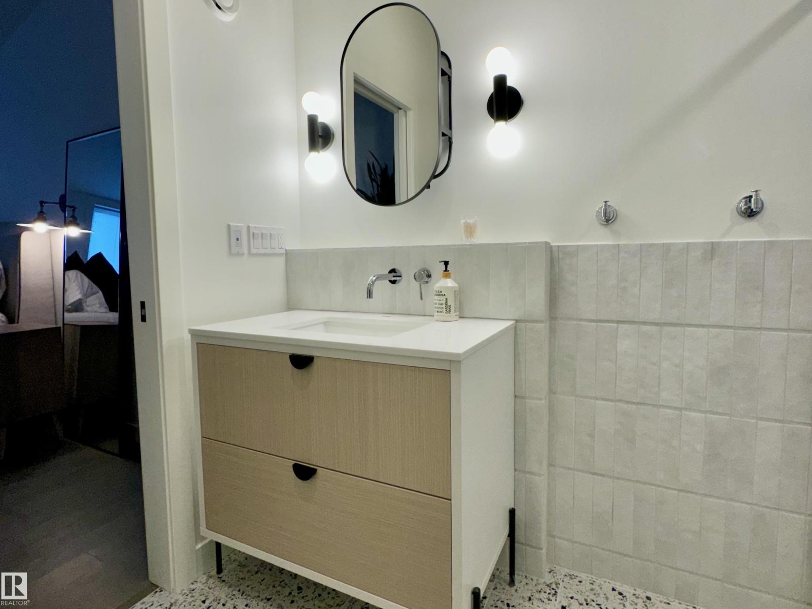 8102 92 AV NW — photo 36