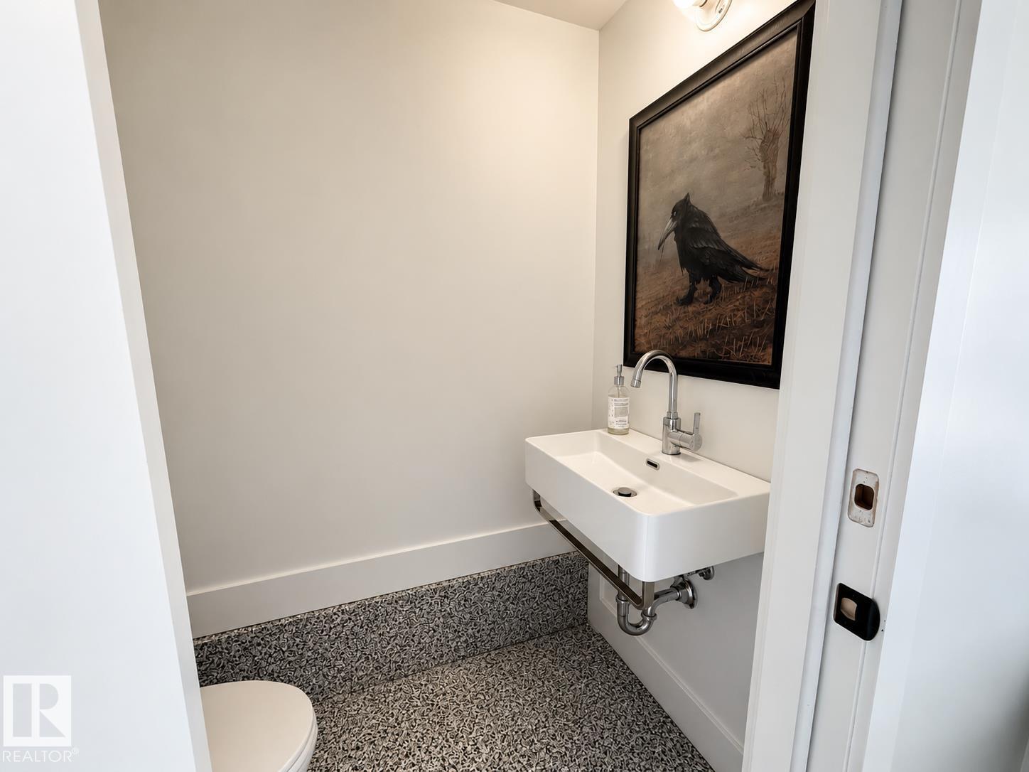 8102 92 AV NW — photo 38
