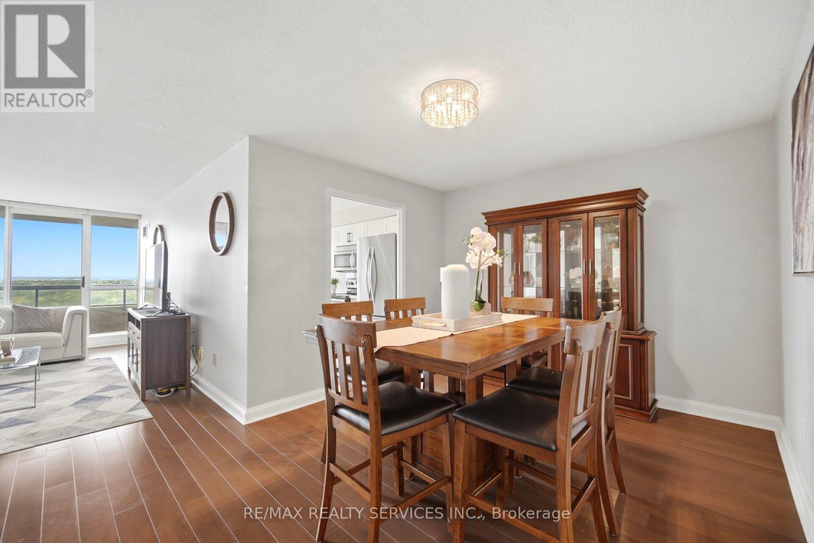 #1907 22 HANOVER ROAD - 11