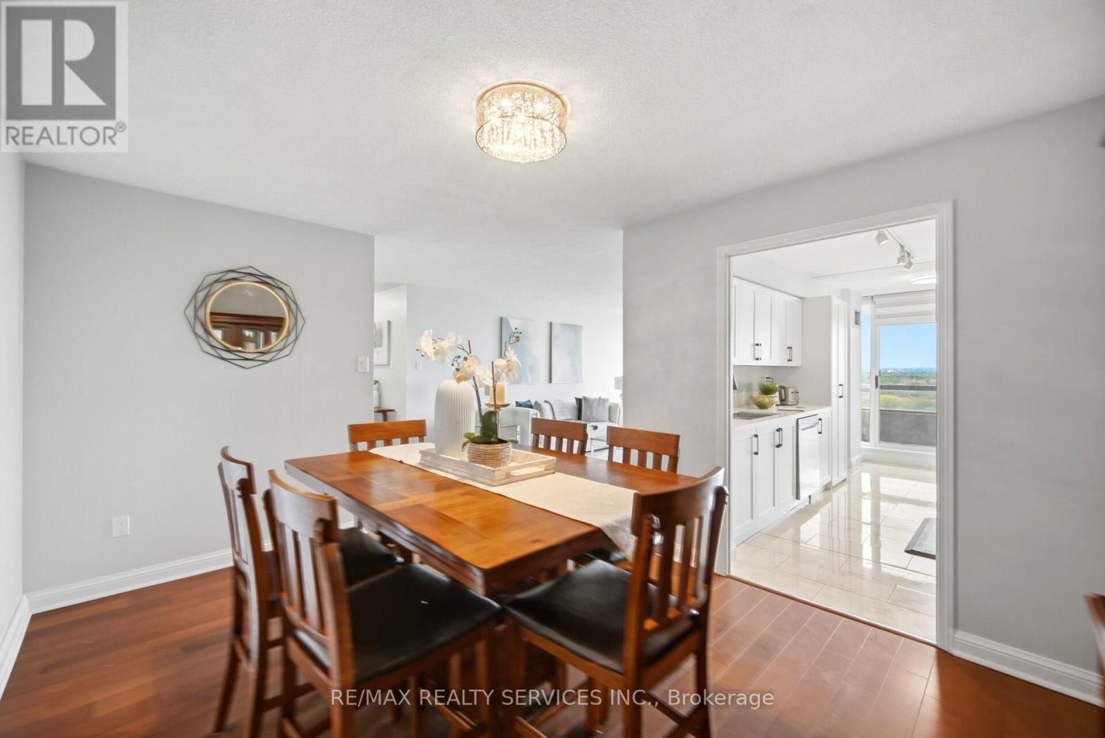#1907 22 HANOVER ROAD - 12