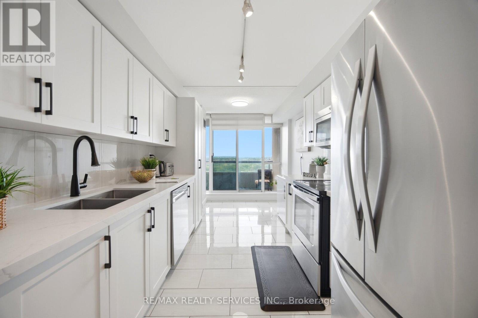 #1907 22 HANOVER ROAD - 13