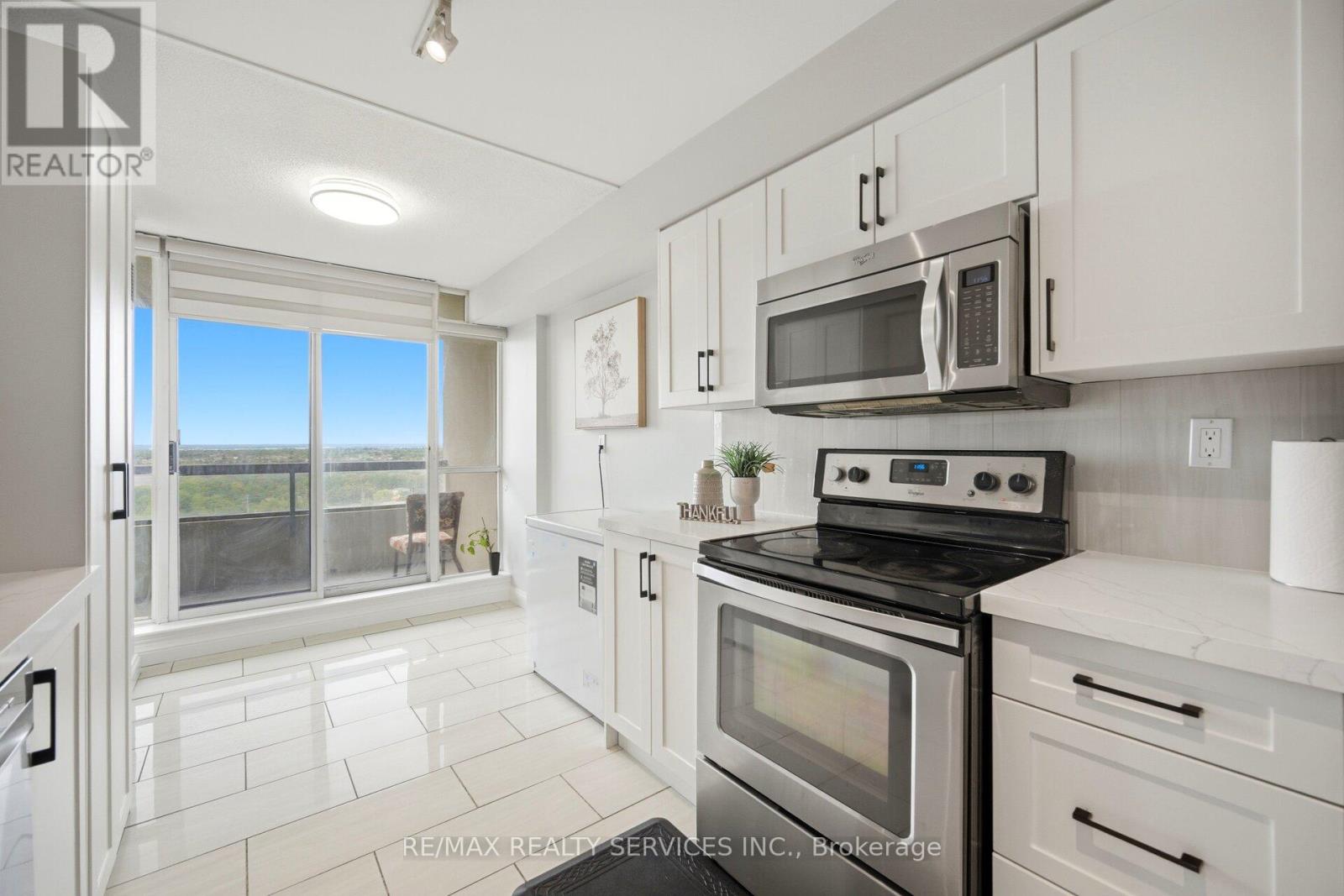 #1907 22 HANOVER ROAD - 14