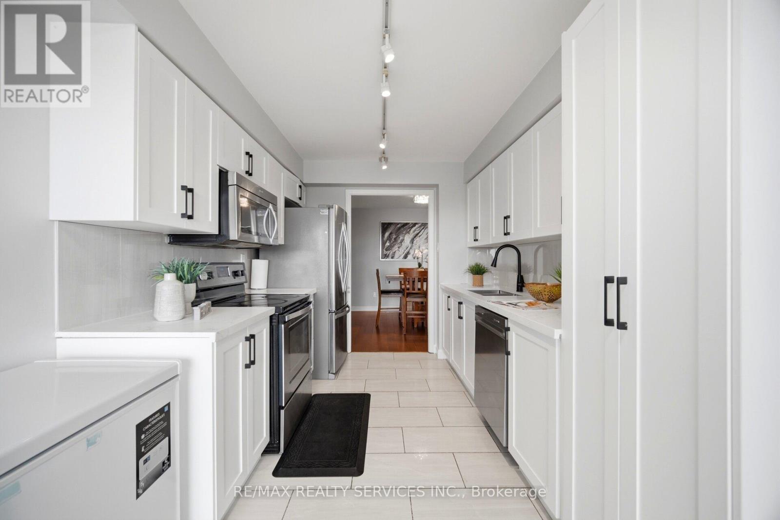 #1907 22 HANOVER ROAD - 15