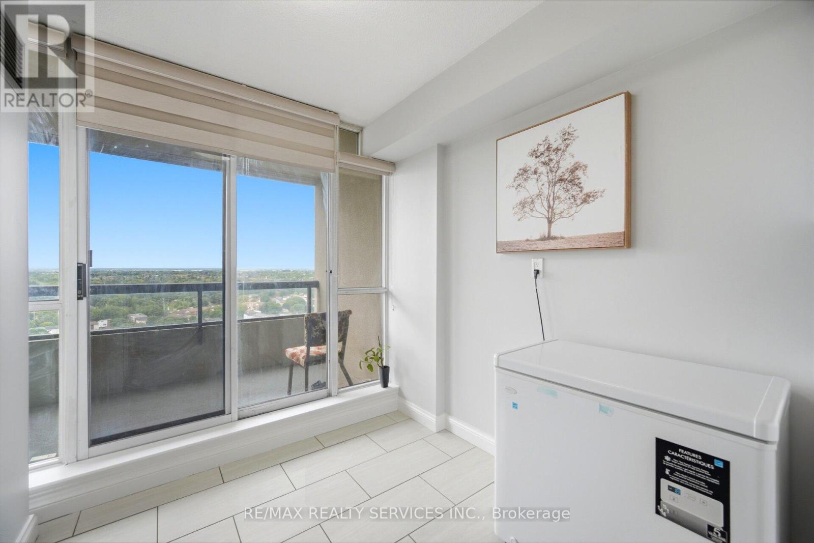 #1907 22 HANOVER ROAD - 16