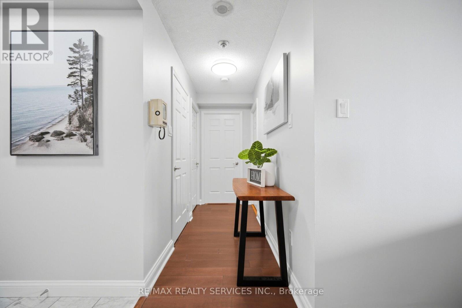 #1907 22 HANOVER ROAD - 18