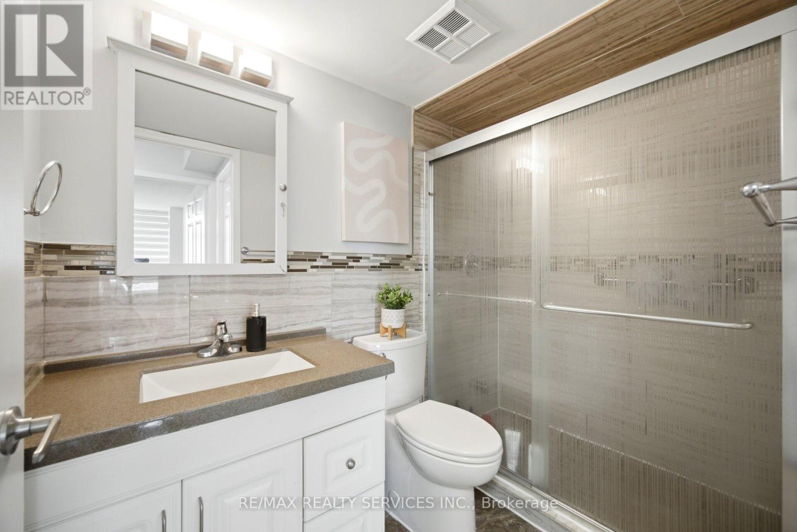 #1907 22 HANOVER ROAD - 24
