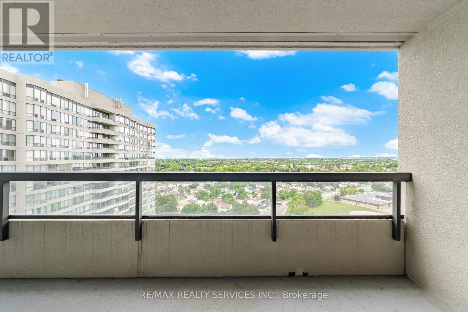 #1907 22 HANOVER ROAD - 26