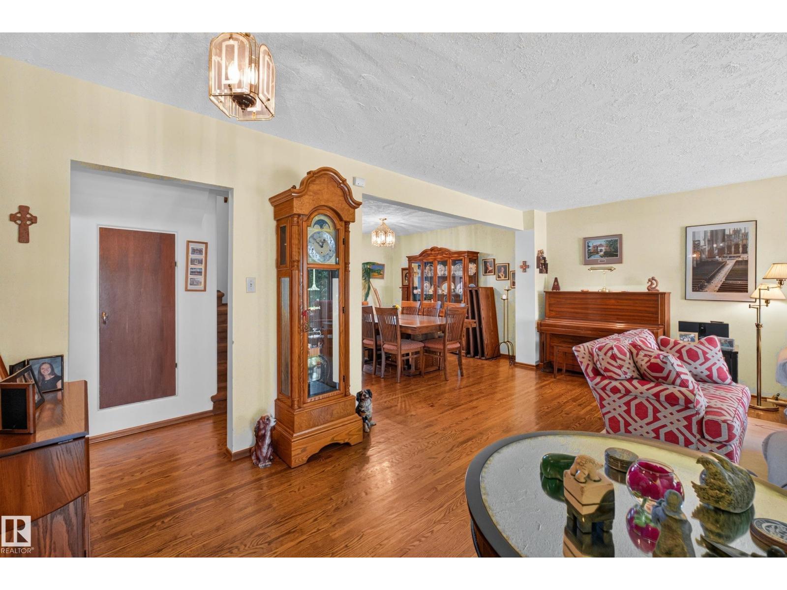 11331 75 AV NW — photo 15