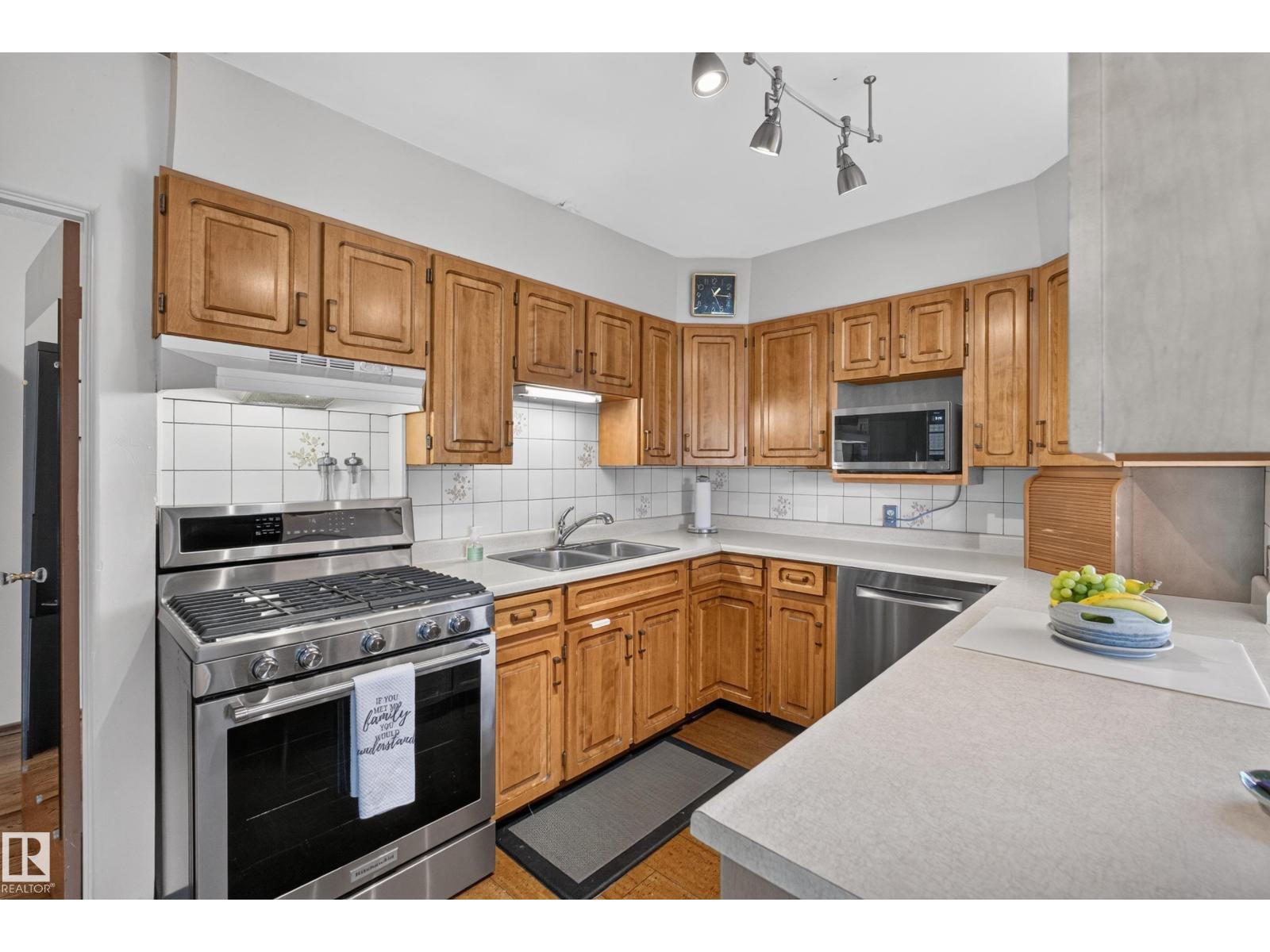 11331 75 AV NW — photo 29