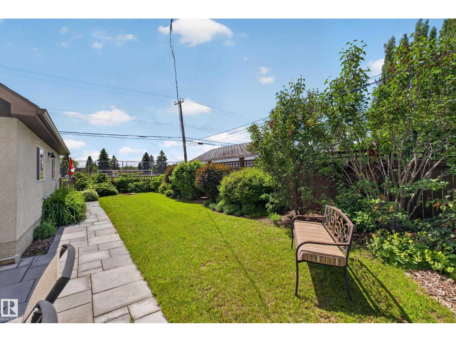 11331 75 AV NW — photo 42