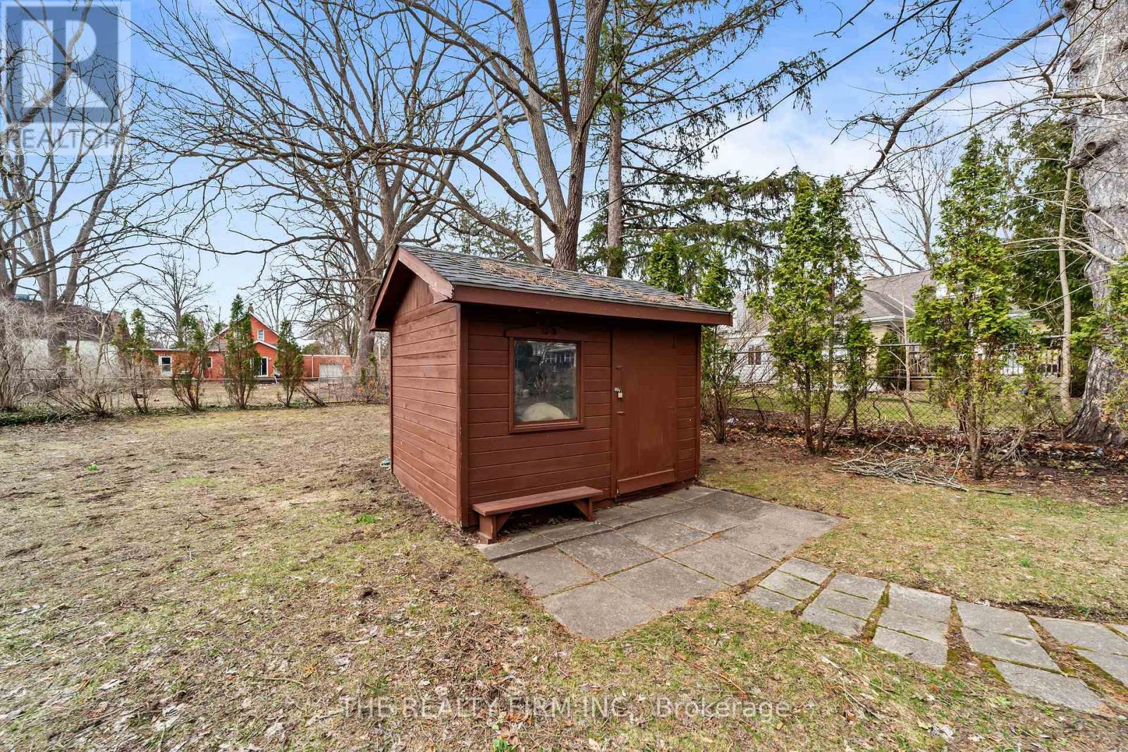 15 MAYFAIR DRIVE - 15