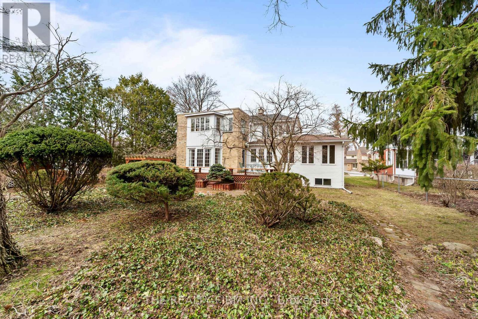 15 MAYFAIR DRIVE - 18