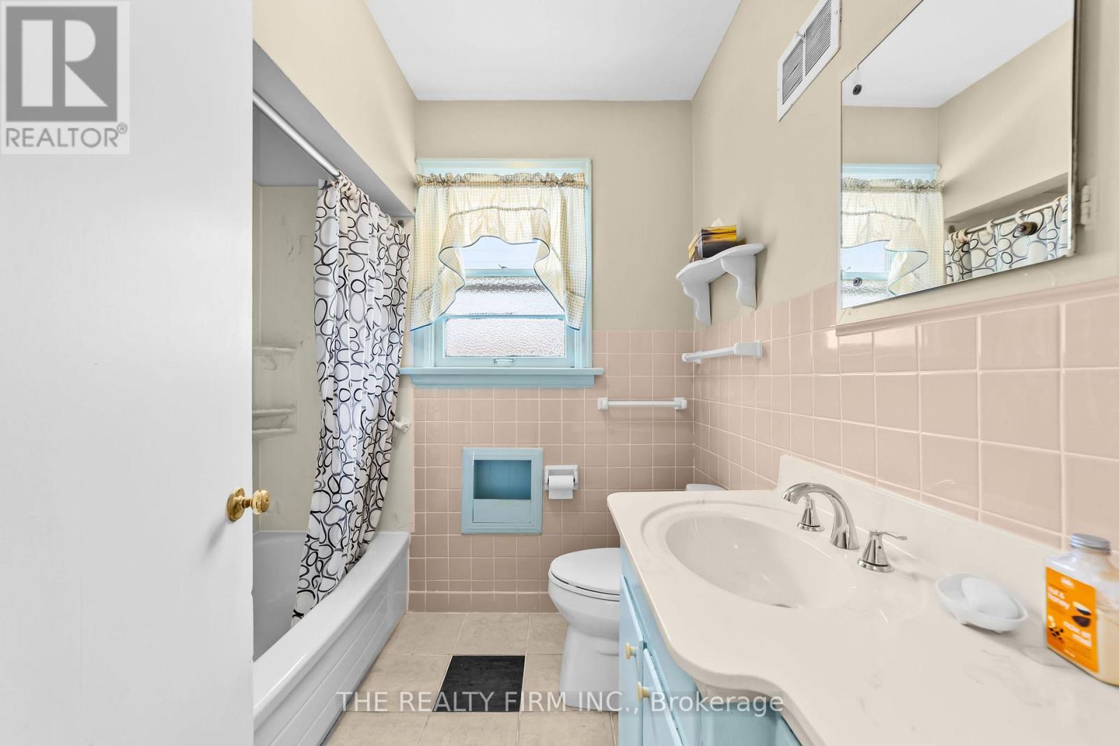 15 MAYFAIR DRIVE - 32