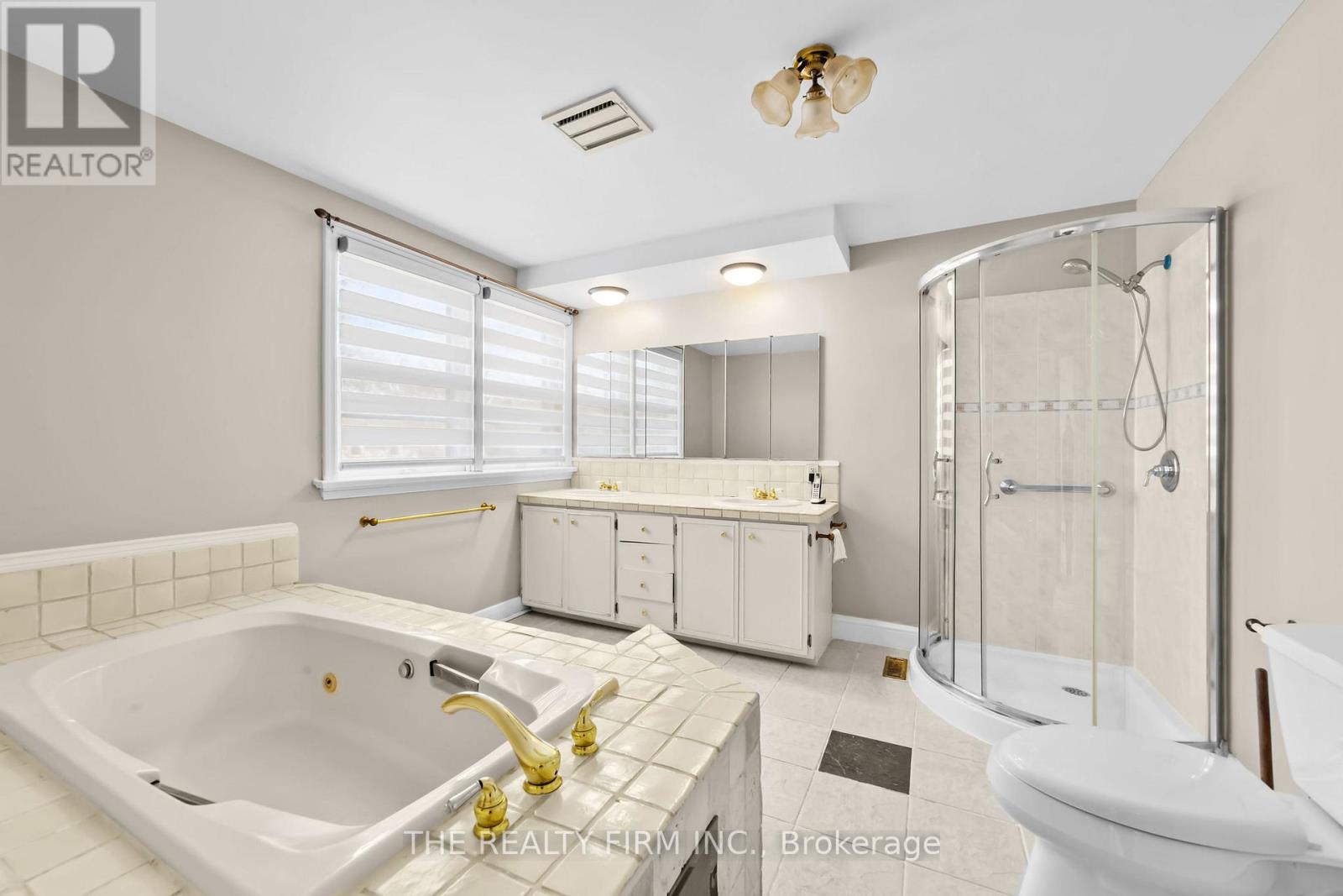 15 MAYFAIR DRIVE - 34