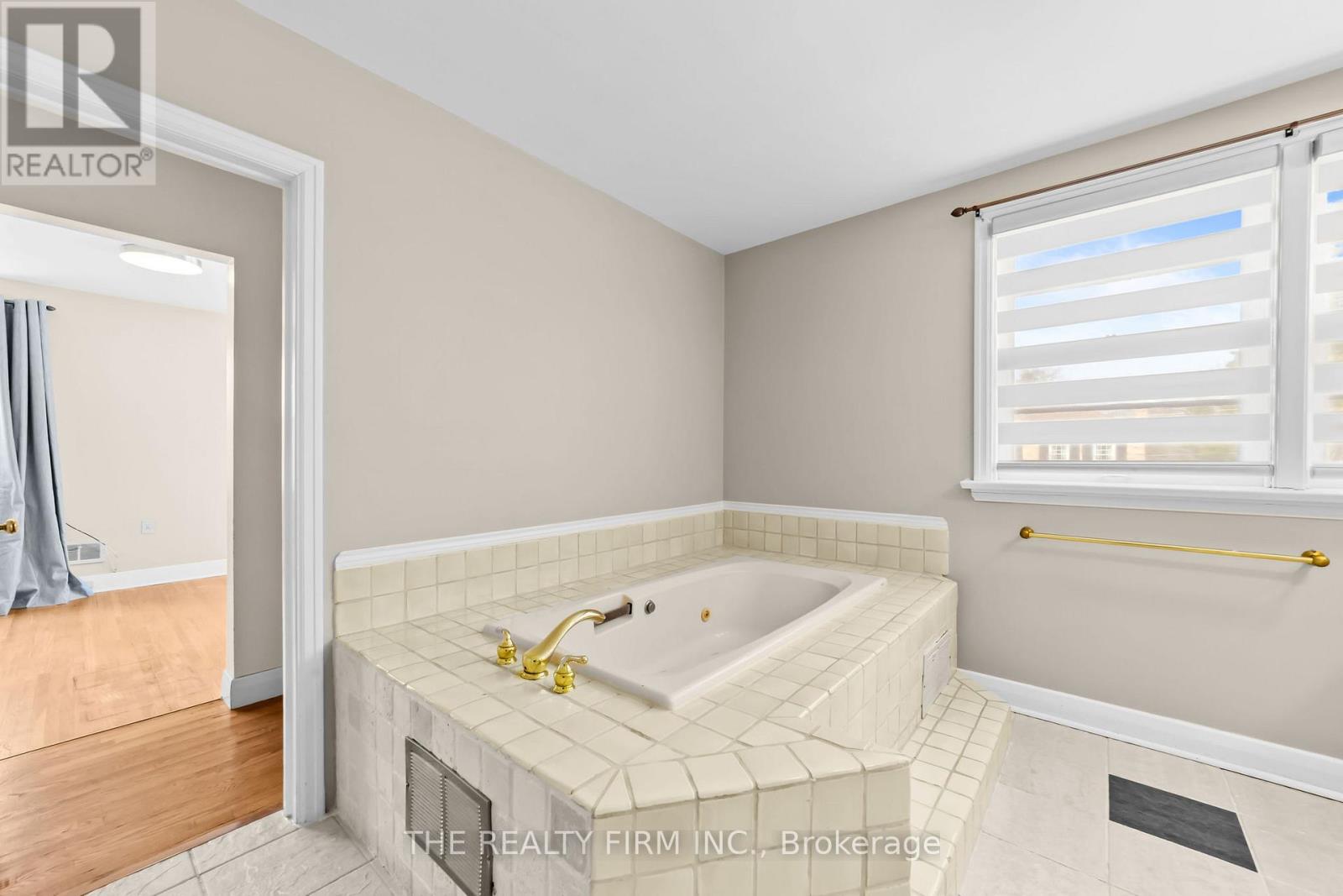 15 MAYFAIR DRIVE - 35