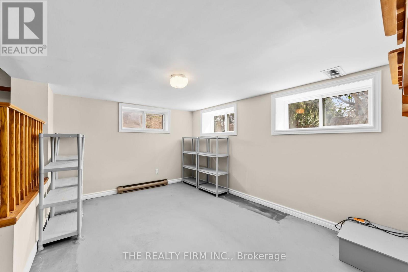 15 MAYFAIR DRIVE - 43