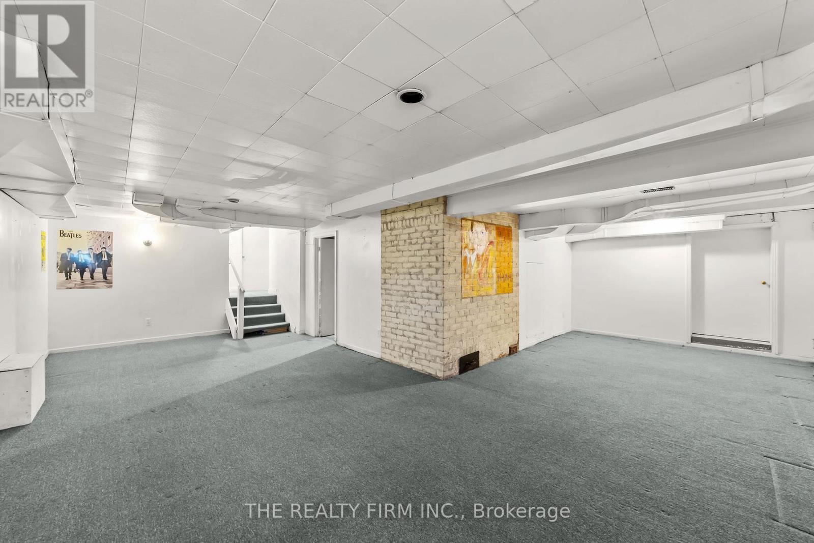 15 MAYFAIR DRIVE - 47