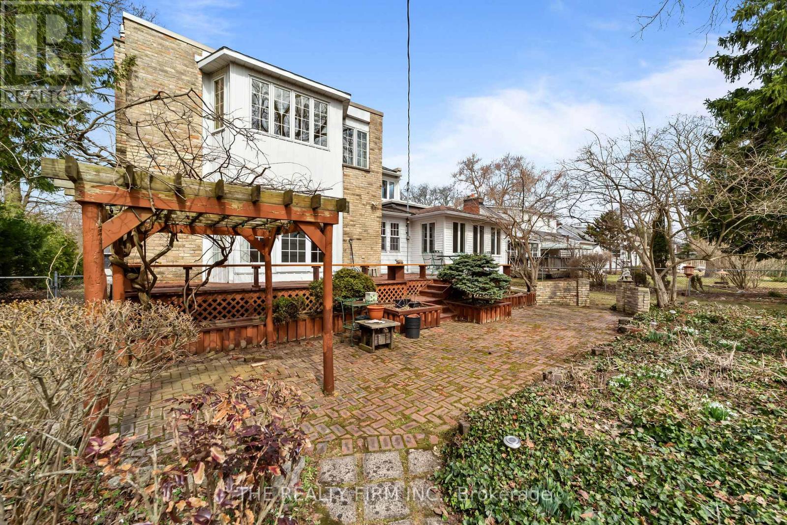 15 MAYFAIR DRIVE - 7
