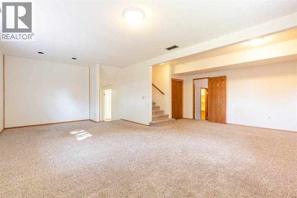 111 Temple Crescent W — photo 23