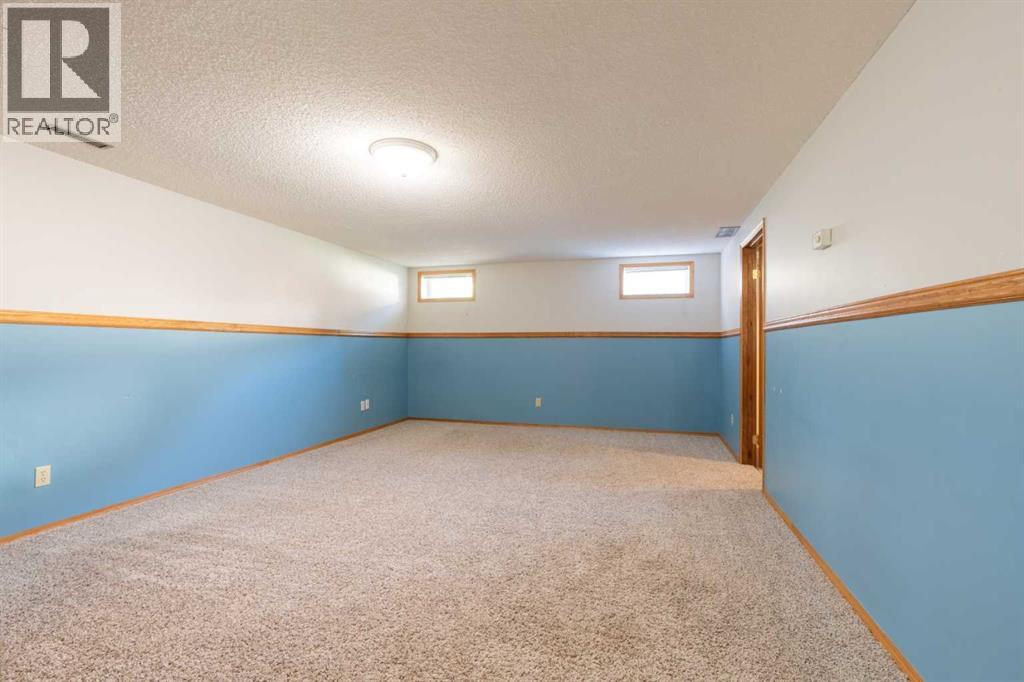 111 Temple Crescent W — photo 26