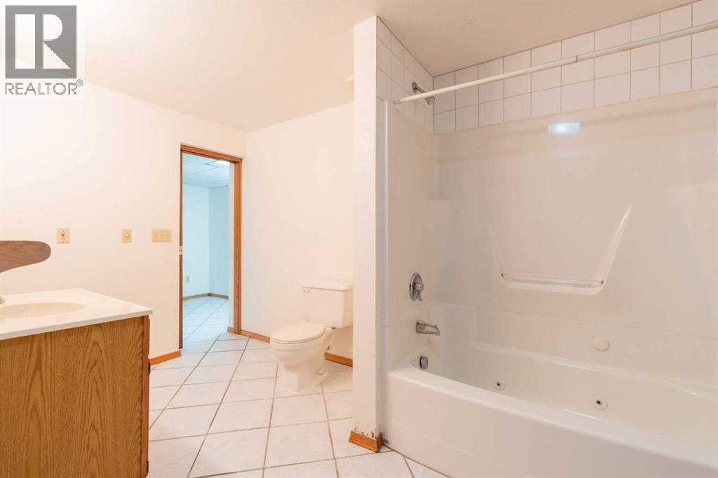 111 Temple Crescent W — photo 25