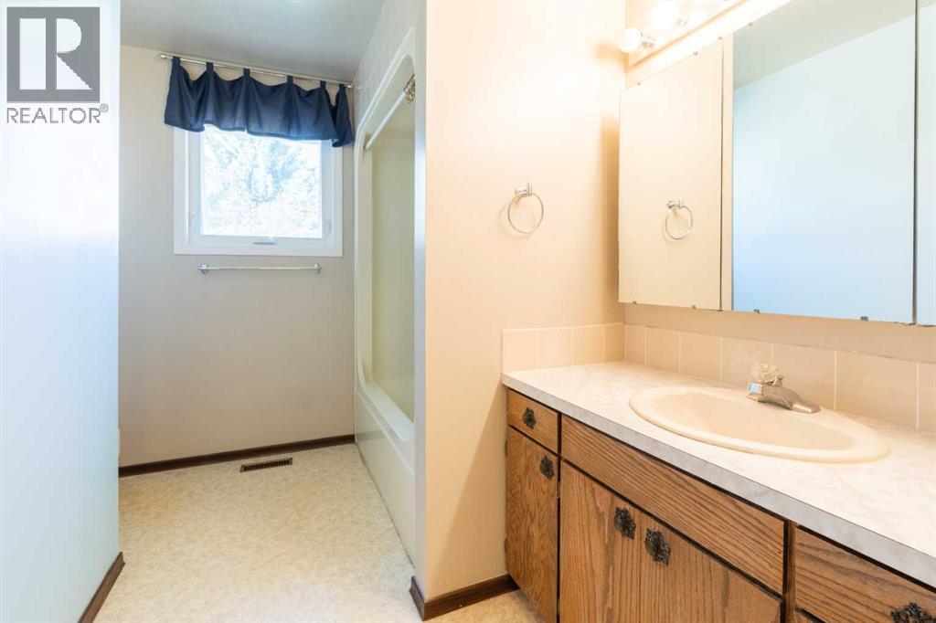 111 Temple Crescent W — photo 20