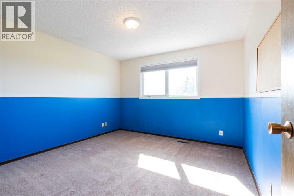 111 Temple Crescent W — photo 22