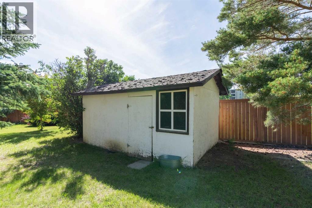 111 Temple Crescent W — photo 29