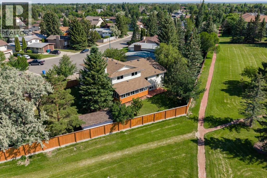 111 Temple Crescent W — photo 34