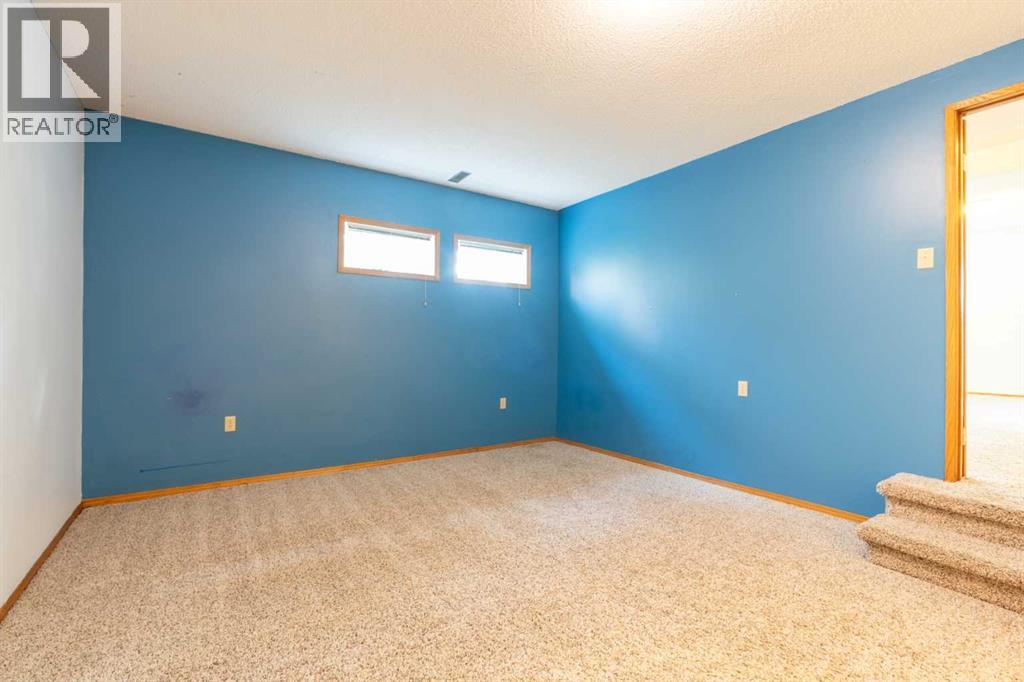 111 Temple Crescent W — photo 24