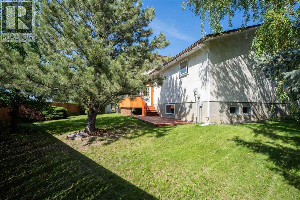 111 Temple Crescent W — photo 40
