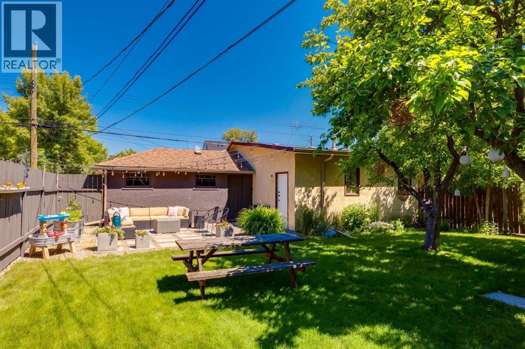 604 10 Avenue NE — photo 32
