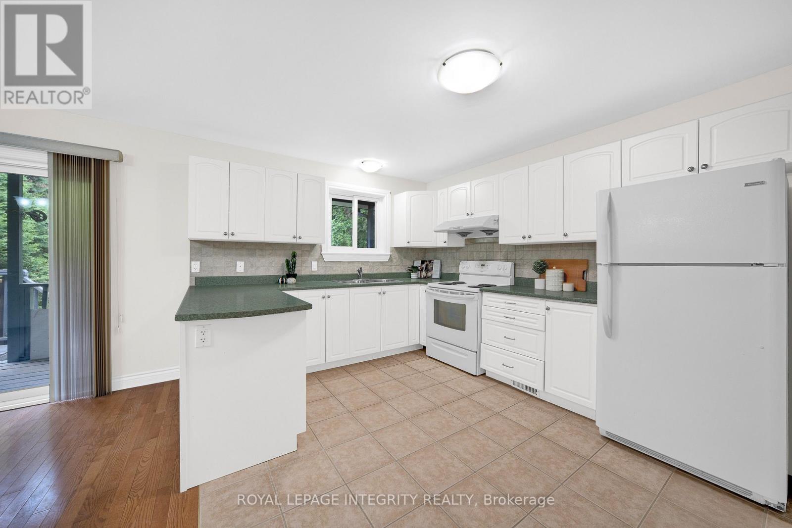3 Bed, 3 Bath House for Sale in Ottawa – 318 SOMERSET STREET E, Ottawa – MLS# X13496290 - Image 19