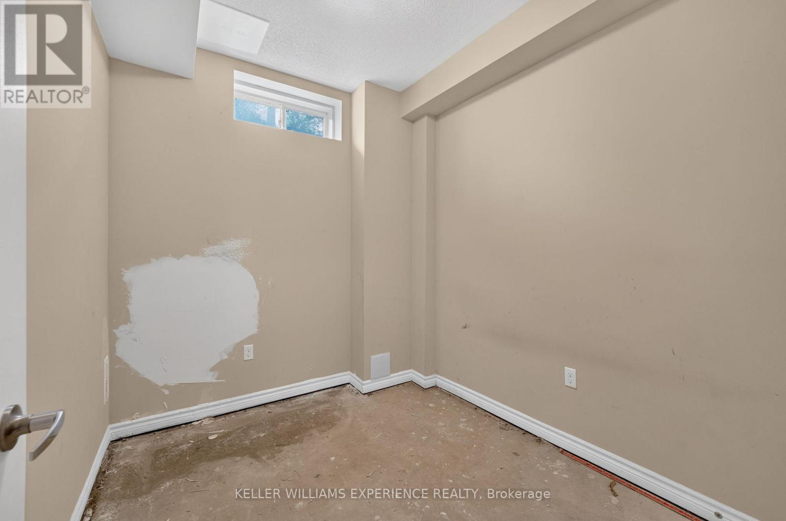 39 MILSON CRESCENT - 37