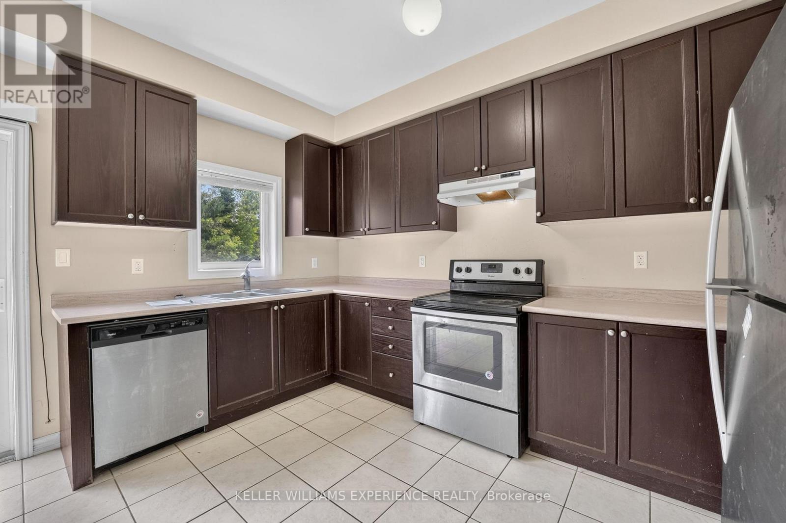 39 MILSON CRESCENT - 7