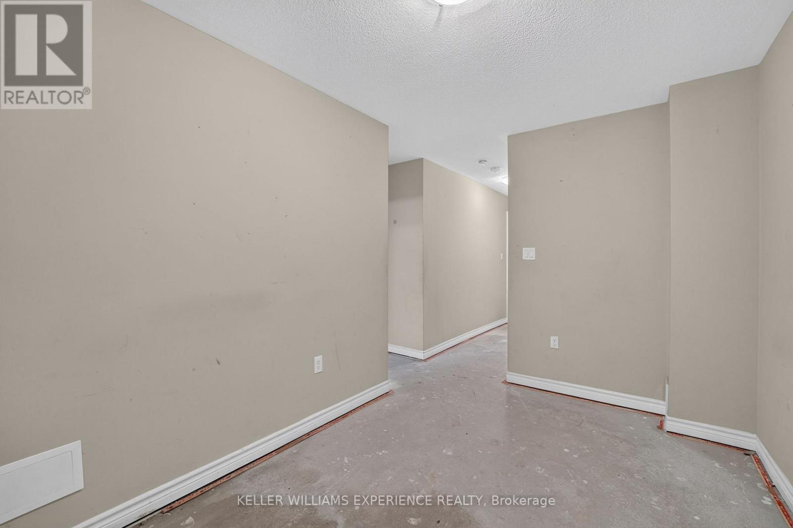 39 MILSON CRESCENT - 38