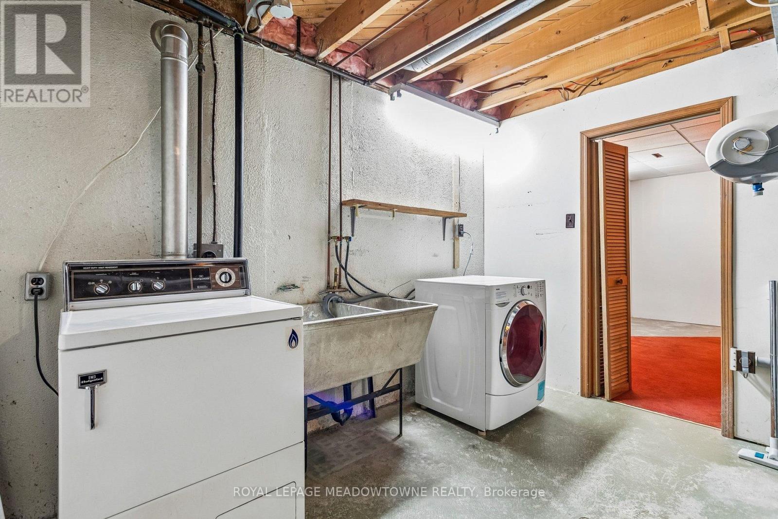34 PLAINSMAN ROAD - 37