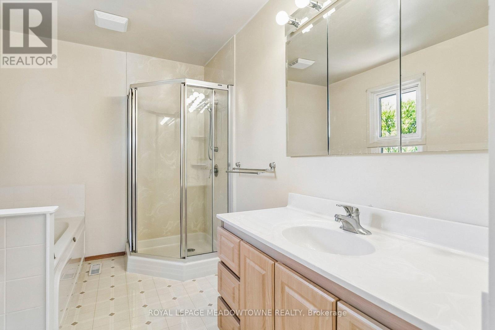 34 PLAINSMAN ROAD - 31